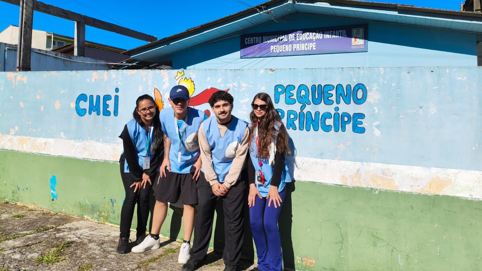 Mediadores do Museu da Vida durante contrapartida social em Cmei de Almirante Tamandaré